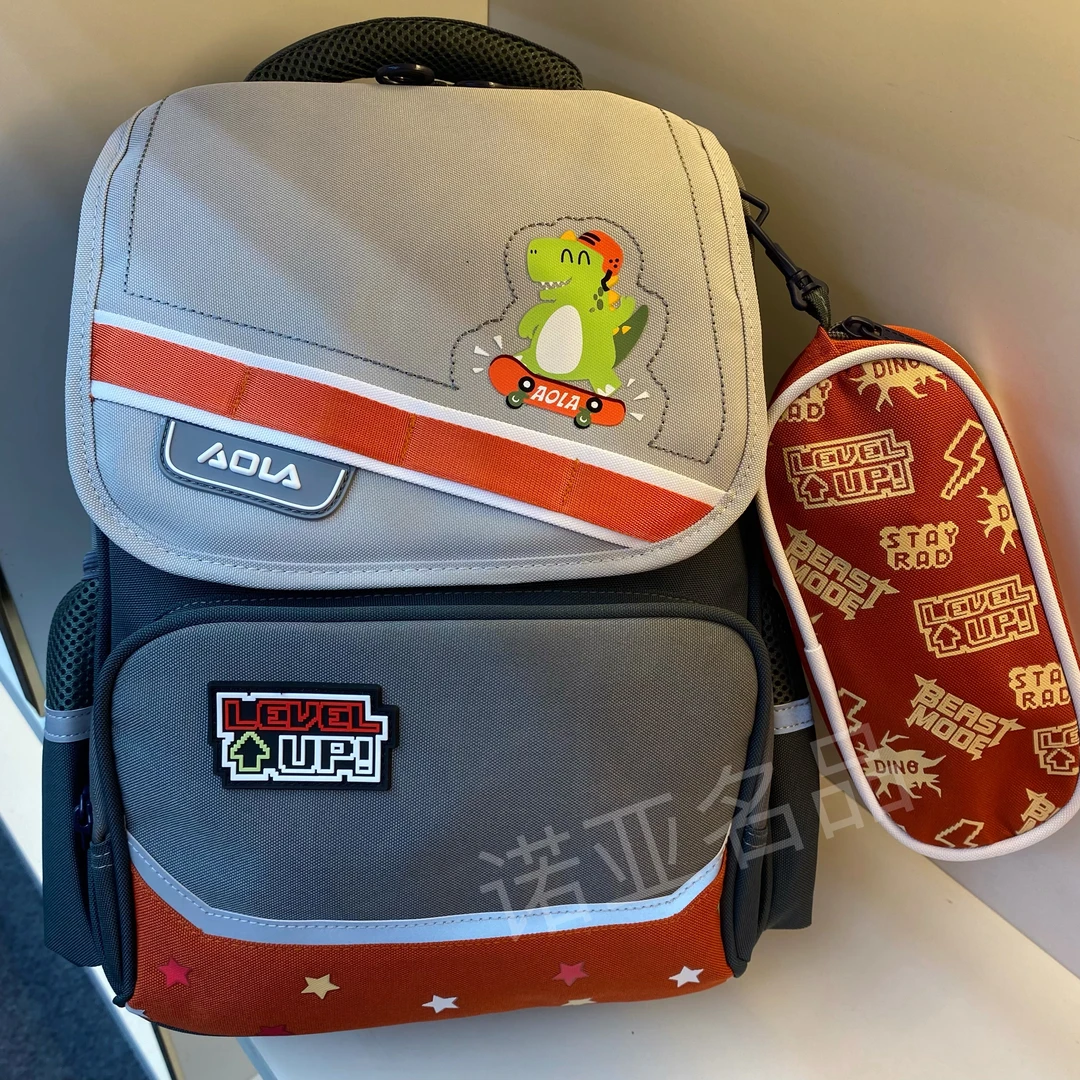 送笔袋小学生书包女孩一二三年级轻便减负护脊椎双肩背包二年级