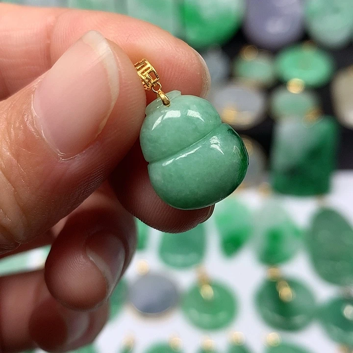 翡翠吊坠(不含链)18K金镶嵌