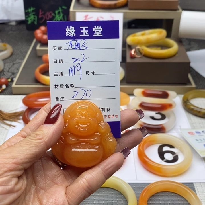 石英质玉（黄龙玉）颈饰未镶嵌留*
