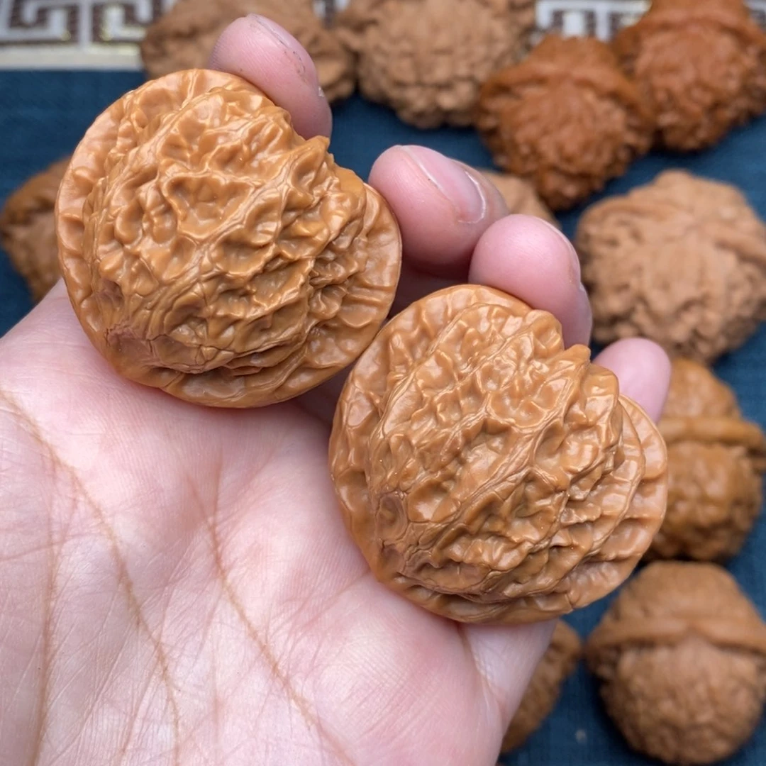 文玩核桃把件40老树桃心宫灯