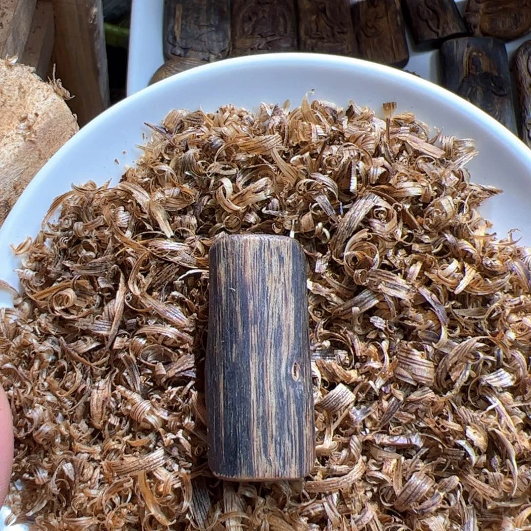 沉香碎屑沉香白棋素牌4.2克