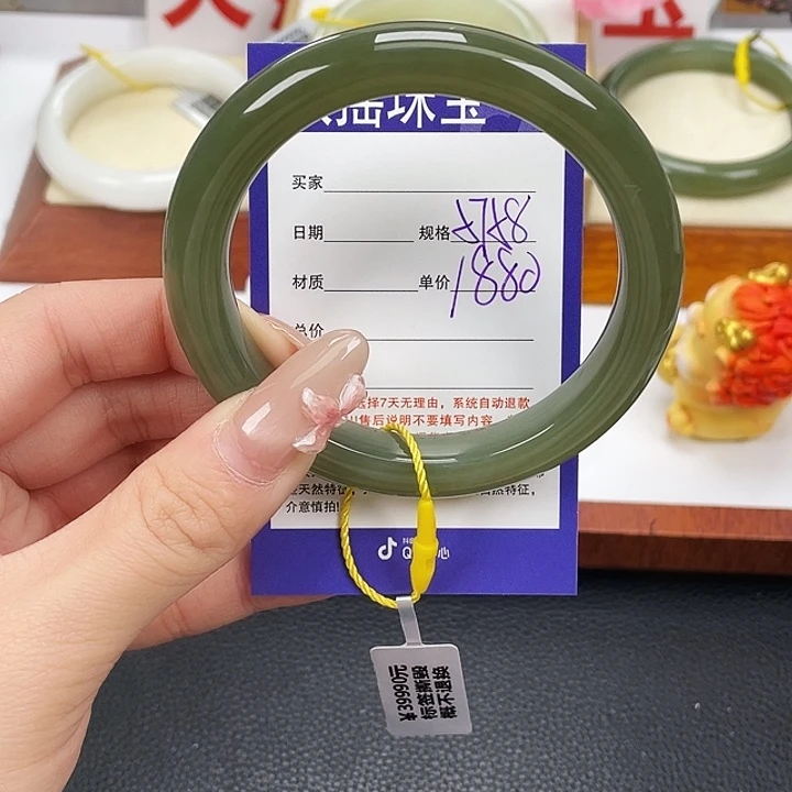 和田玉未镶嵌手镯