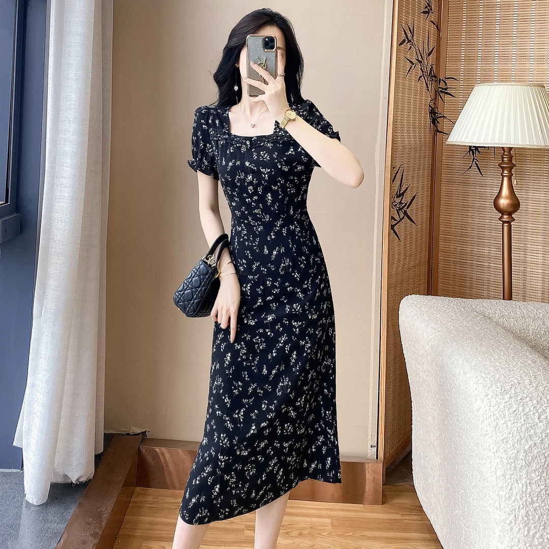 法式轻奢女装方领连衣裙夏季新款气质复古小黑裙长款碎花裙子显瘦