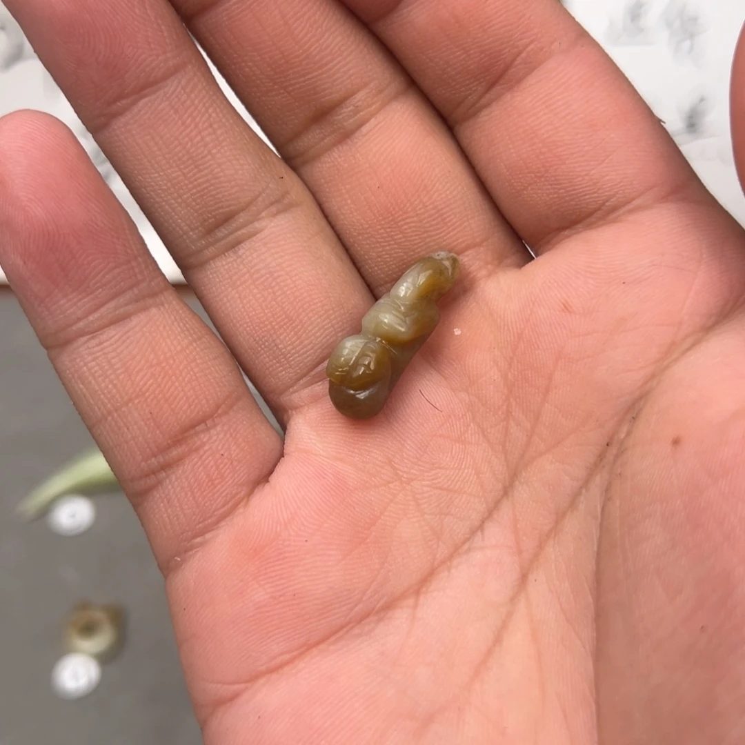 樂***岫岩河磨玉（透闪石质玉）未镶嵌颈饰