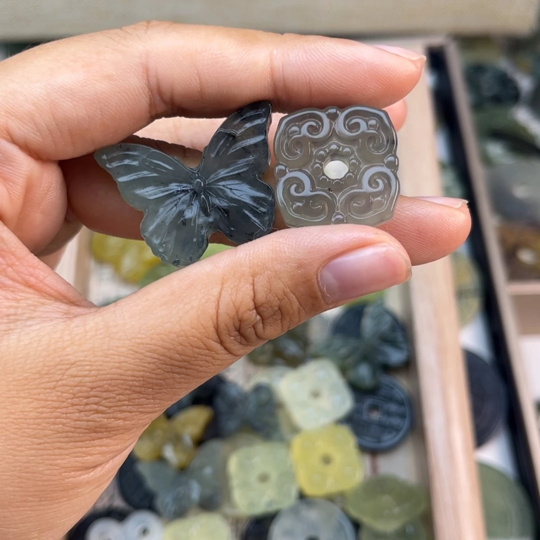 小***y蛇纹石玉未镶嵌颈饰