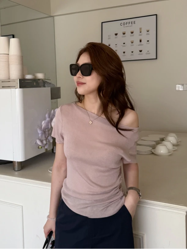 【浪漫主义】MEGANLE 气质显瘦一字领弹力修身短袖针织上衣2025103