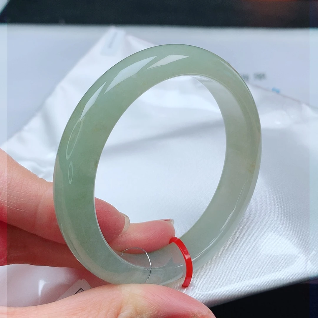 翡翠手镯未镶嵌55圈