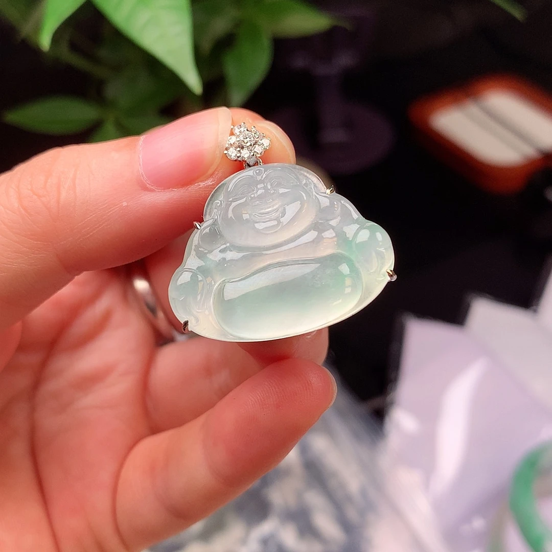 翡翠18K金镶嵌颈饰佛公