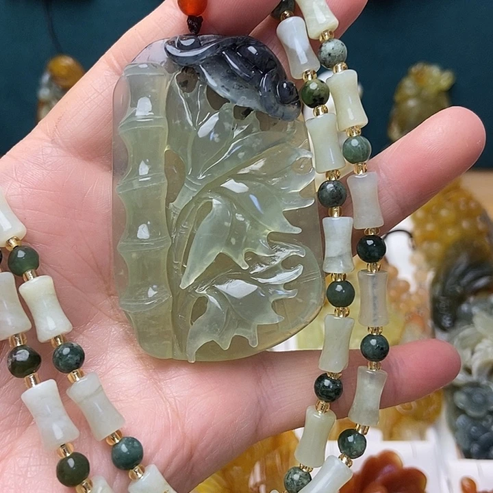 蛇纹石玉未镶嵌颈饰