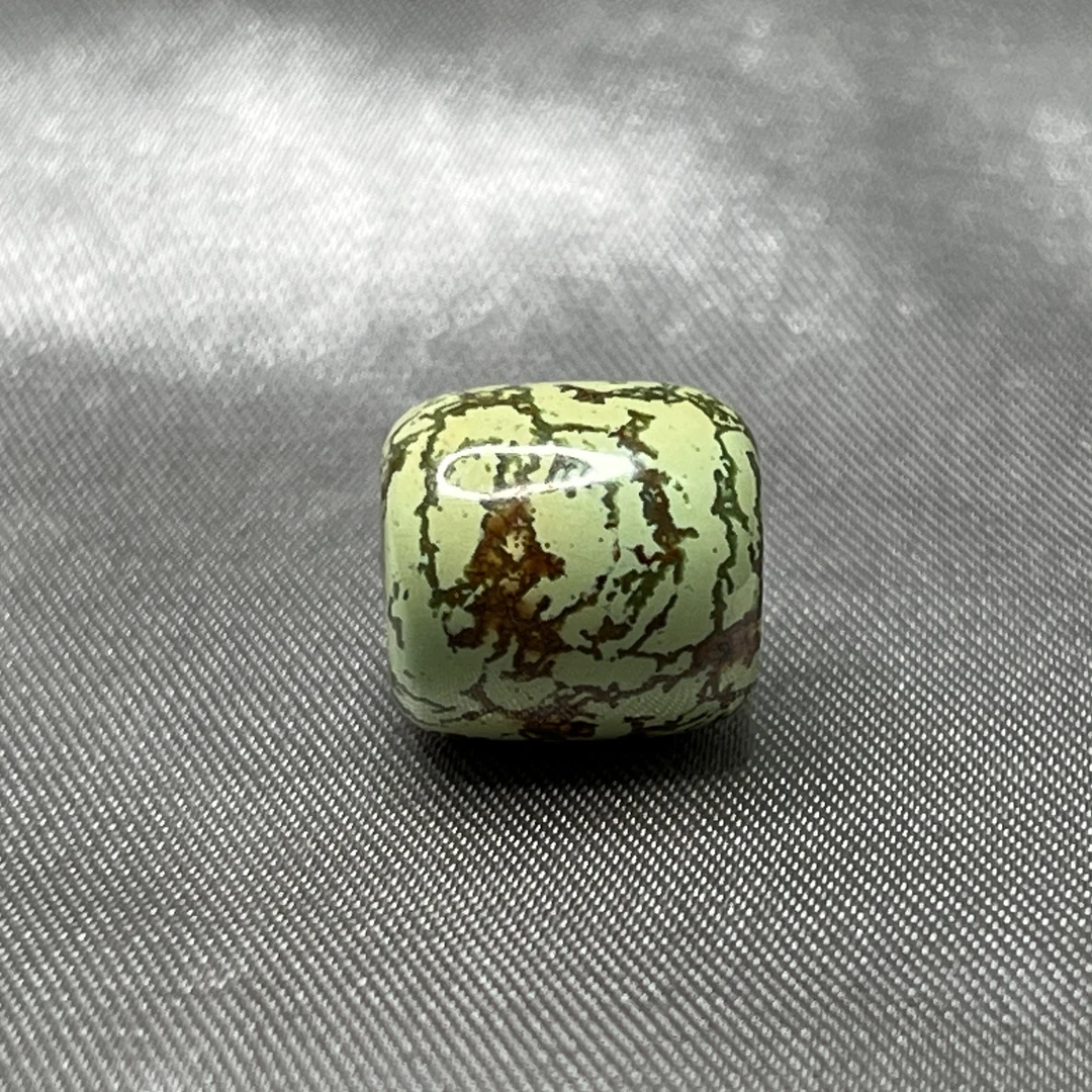 特色绿松石老型桶珠，尺寸10.6x10.8mm重2.2克