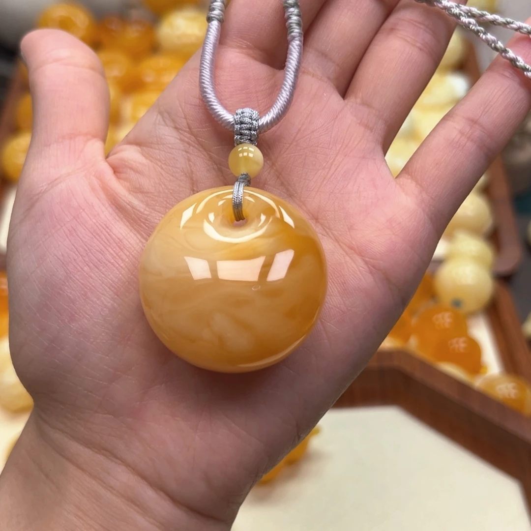 琥珀未镶嵌颈饰蜜蜡