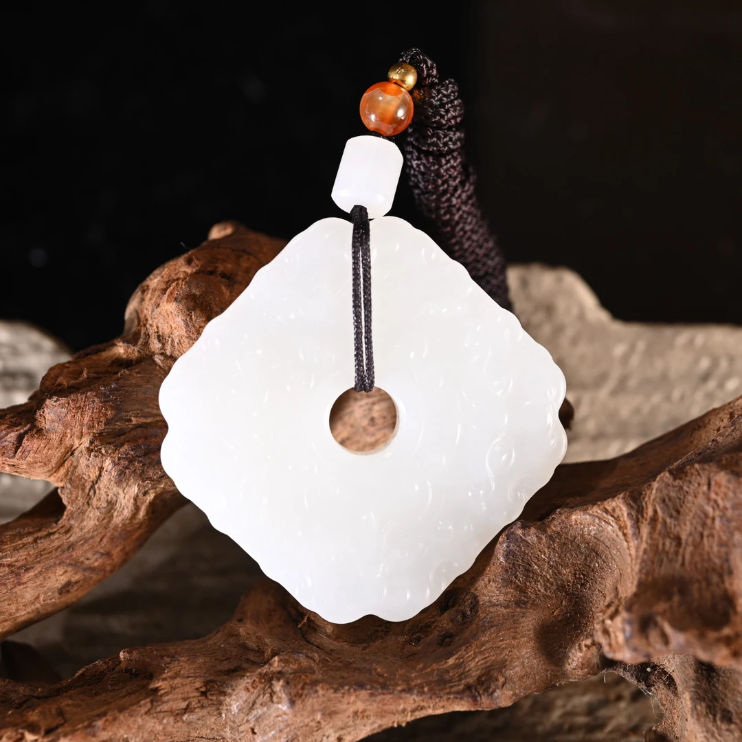 LOT8844 2510200023和田玉玉璧/保利