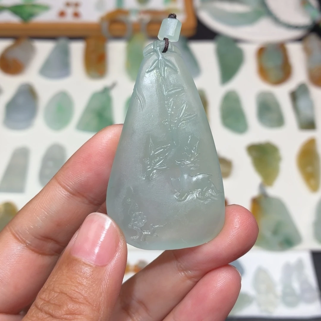 娜***娜定制翡翠未镶嵌鹿