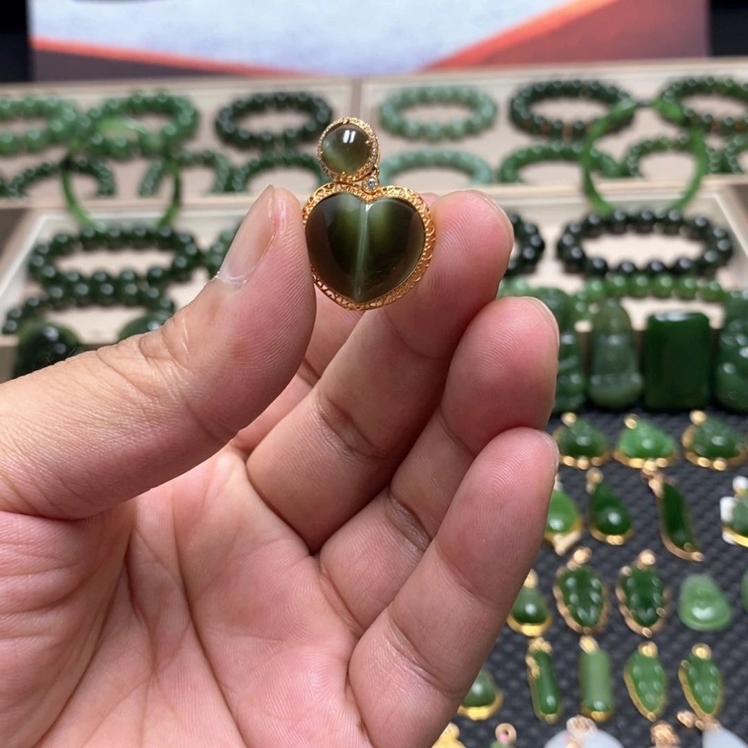 和田玉（碧玉）18K金镶嵌颈饰浮*