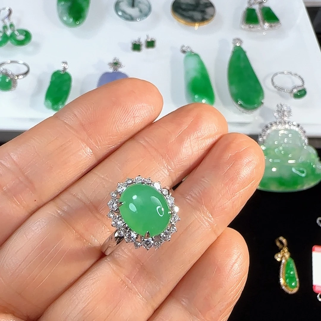 翡翠18K金镶嵌戒指