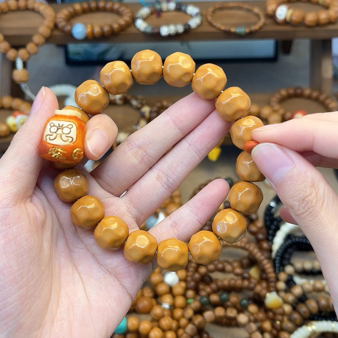 猴头核桃手串邮***莓搭配达摩