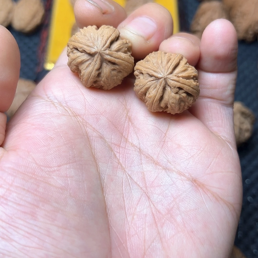 文玩核桃吊坠四棱