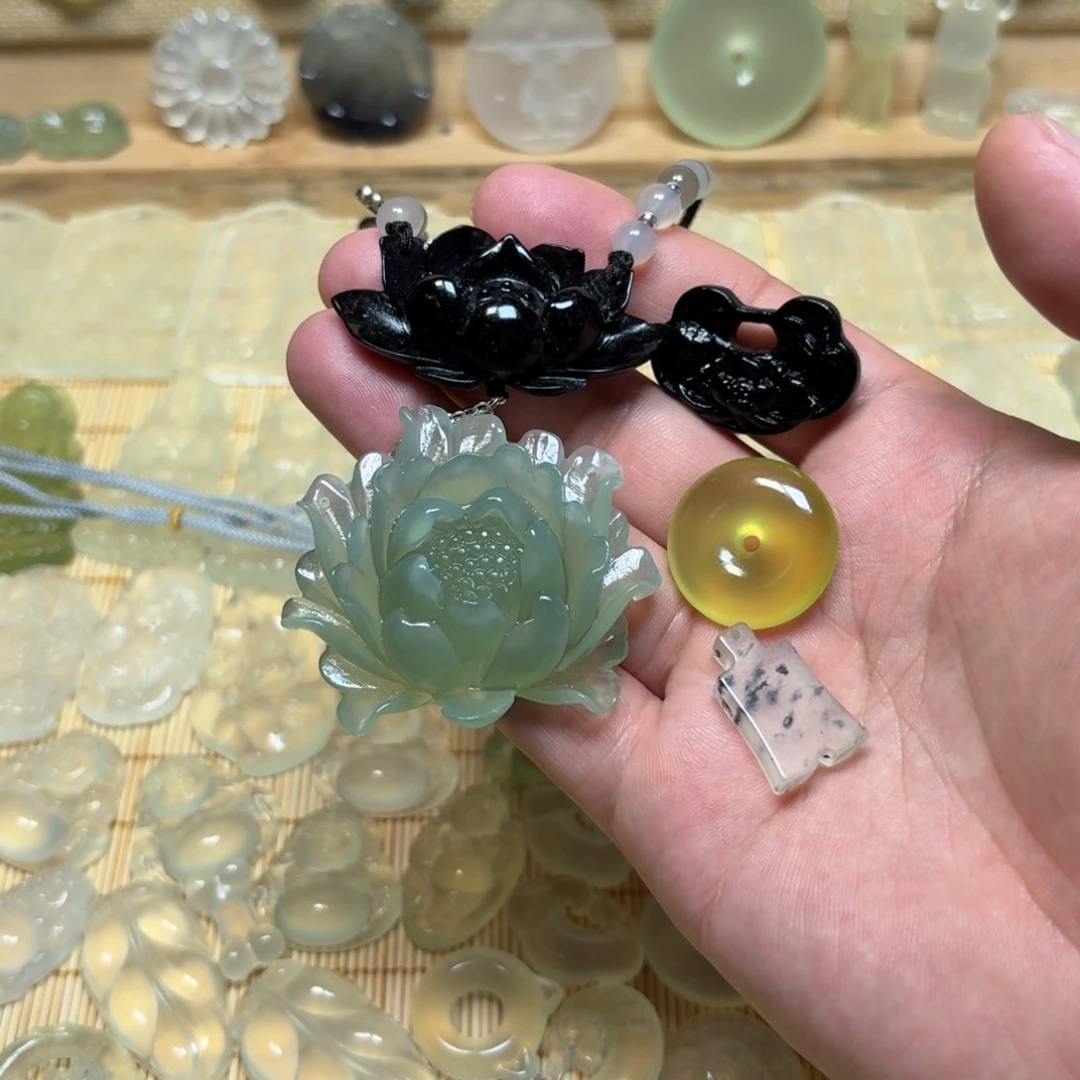 岫玉未镶嵌颈饰吊坠汀*