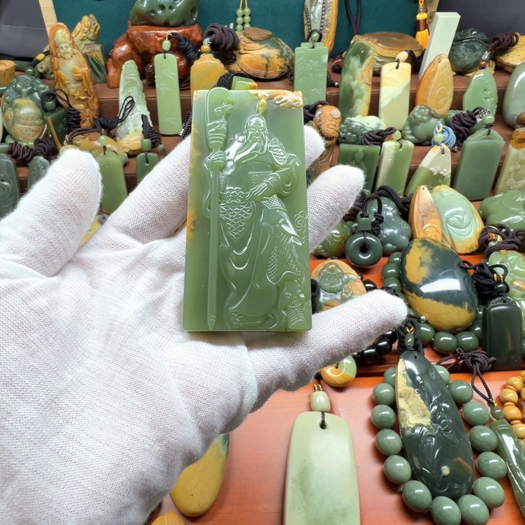 龙****岫岩河磨玉（透闪石质玉）未镶嵌挂件