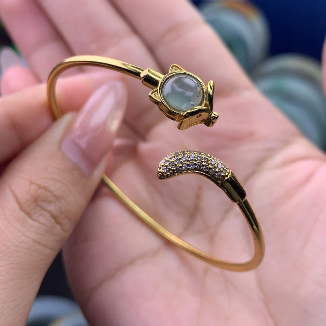 翡翠未镶嵌挂件开口镯