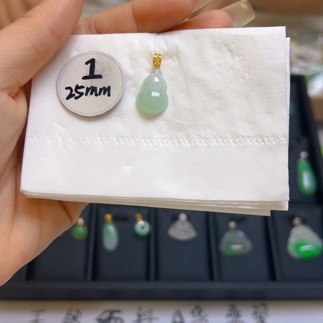 翡翠颈饰18K金镶嵌翡翠