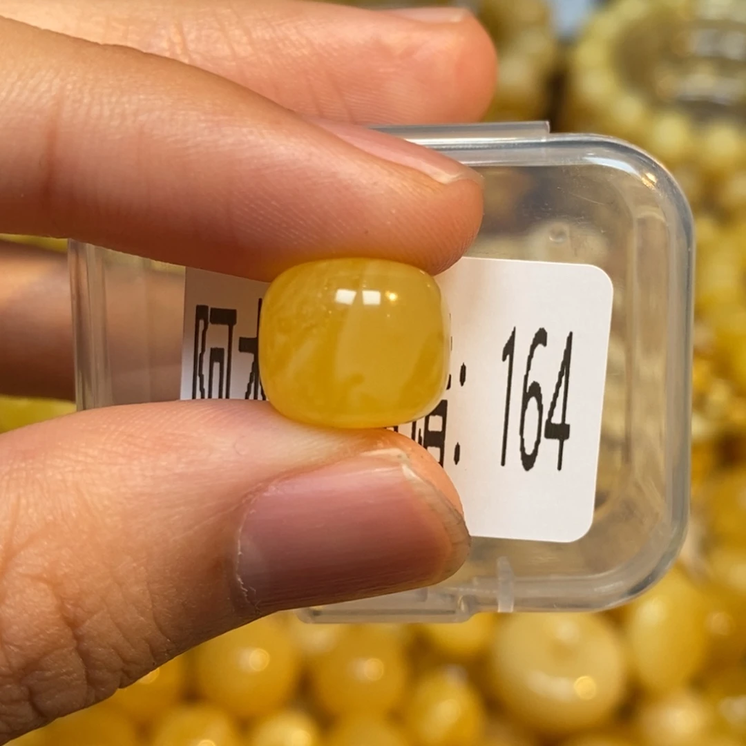 蜜蜡未镶嵌珠宝奇石164