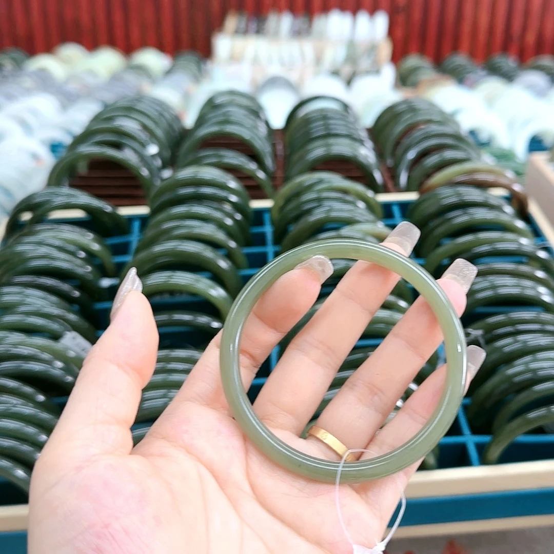 和田玉手镯未镶嵌好****己