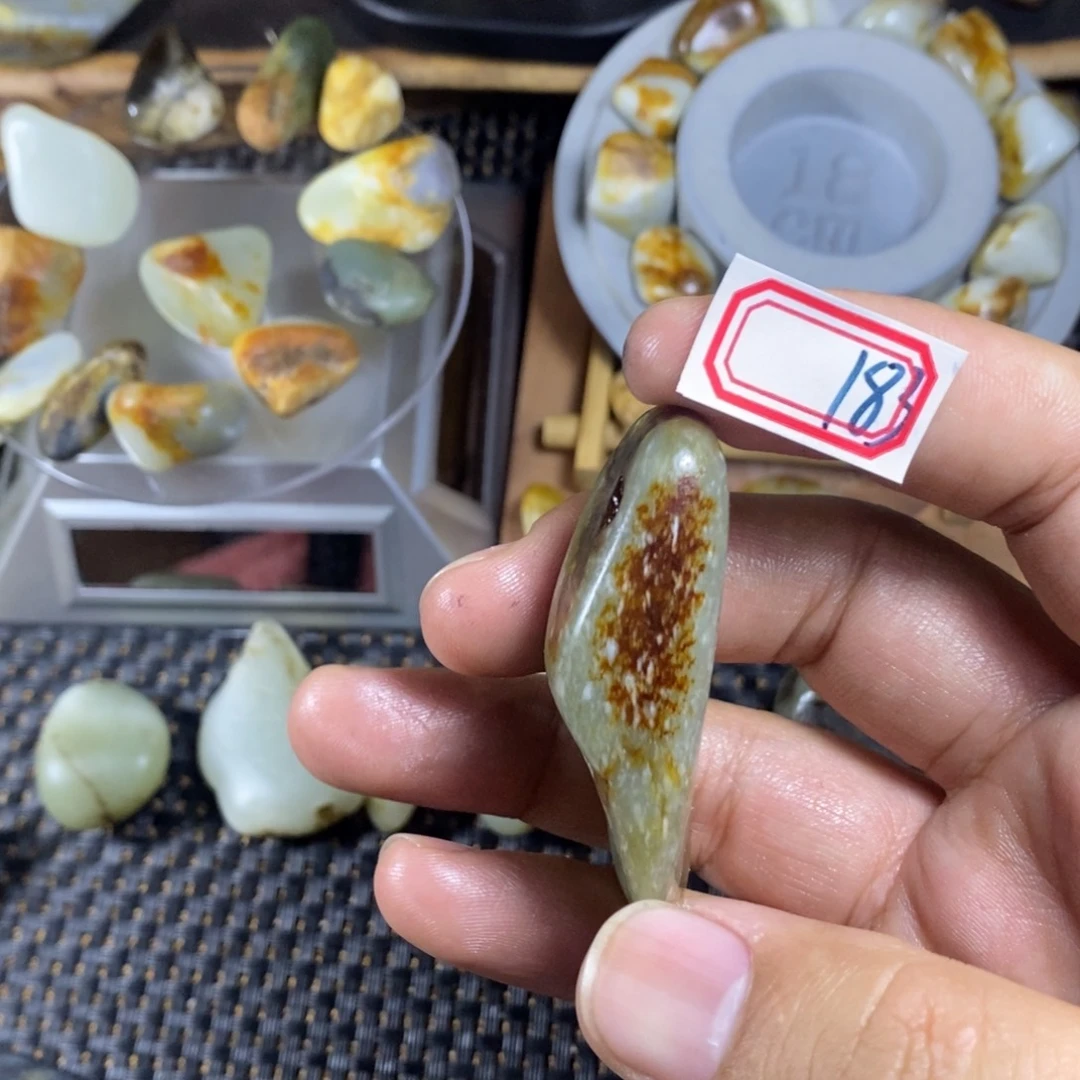 和田玉（糖玉）未镶嵌挂件