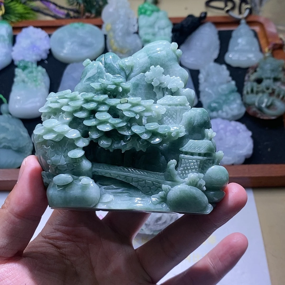 【闪购商品】翡翠颈饰未镶嵌山水，摆件