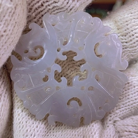 和田玉（糖玉）挂件未镶嵌云***子