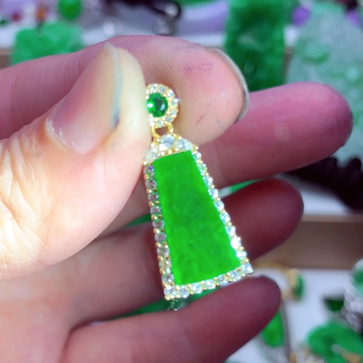 吊坠(不含链)未镶嵌翡翠