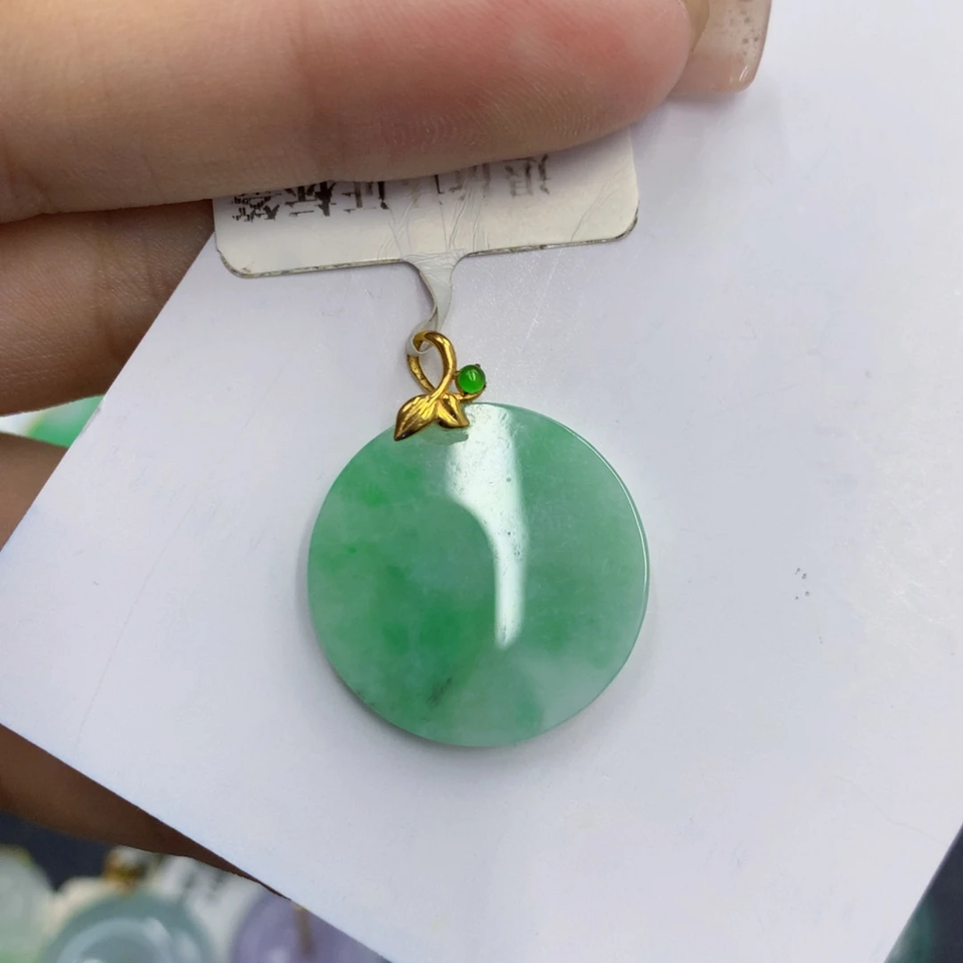 翡翠18K金镶嵌颈饰翡翠