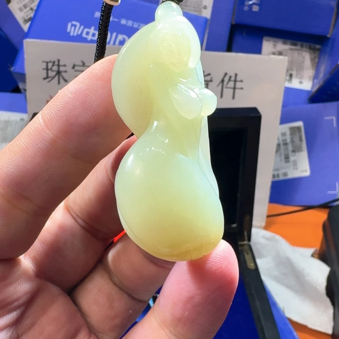 颈饰未镶嵌和田玉（糖玉）