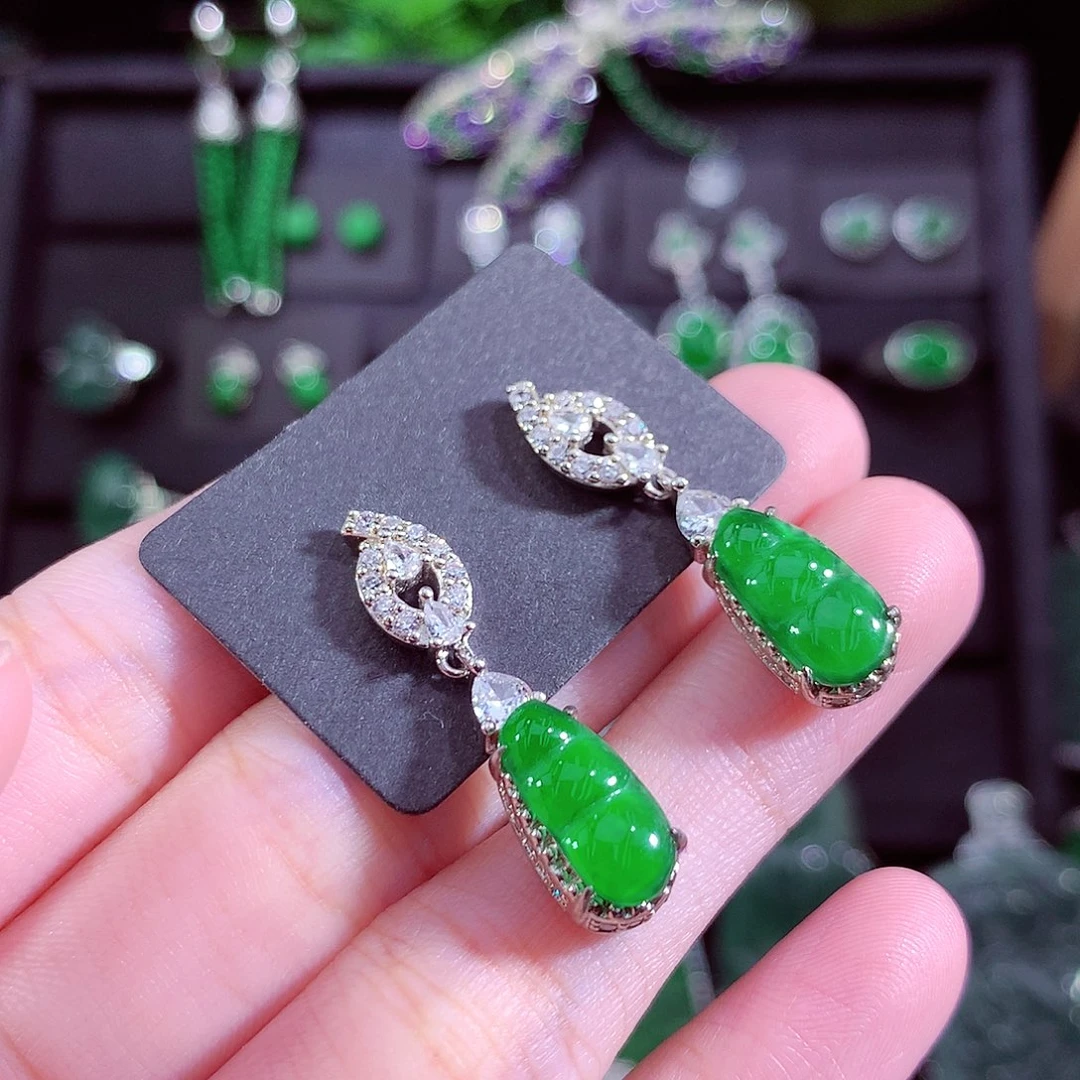 颈饰未镶嵌翡翠天然