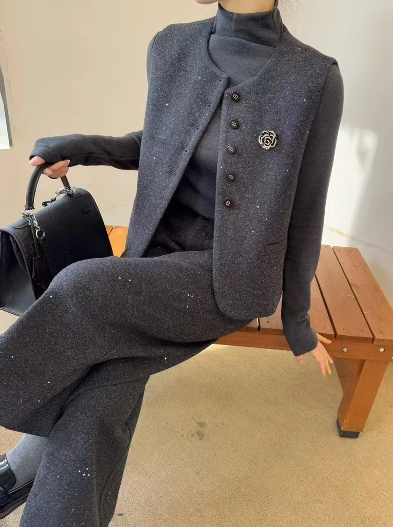 2025春季新款韩版气质打底衫马甲八分裤女时尚百搭三件套--2568