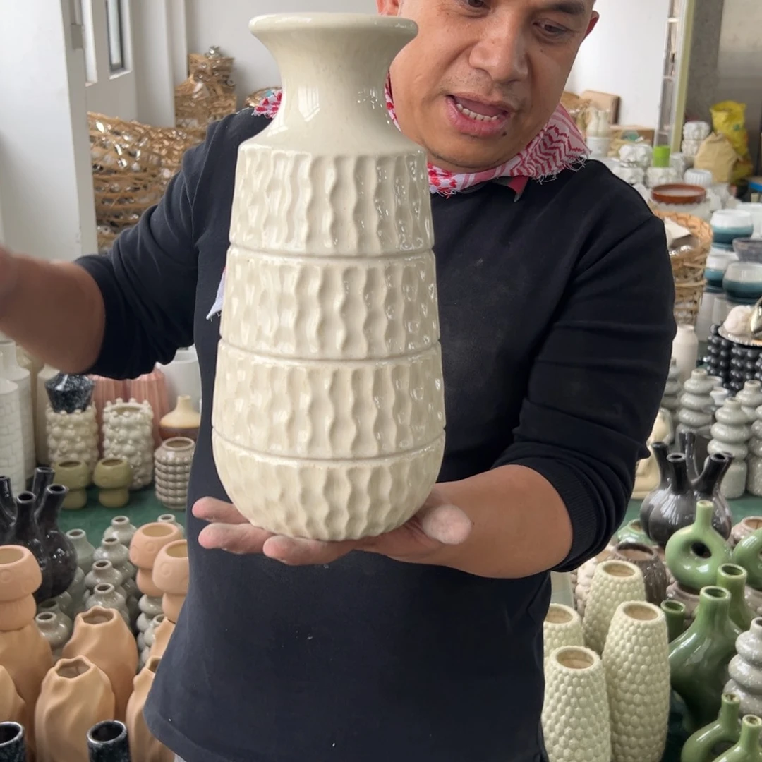 摆件98 号高中低温陶瓷瓶（部分微瑕）