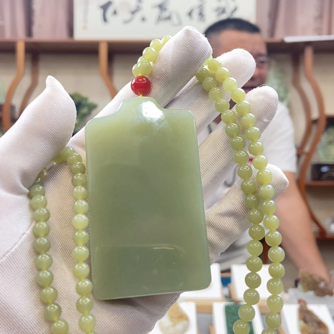 大***然和田玉未镶嵌颈饰