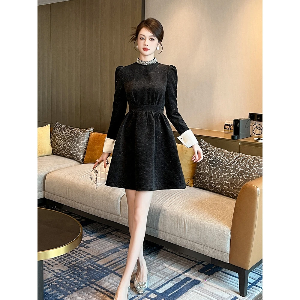 黑色丝绒连衣裙高级感女秋冬款轻奢赫本风绝美气质收腰a字小礼裙