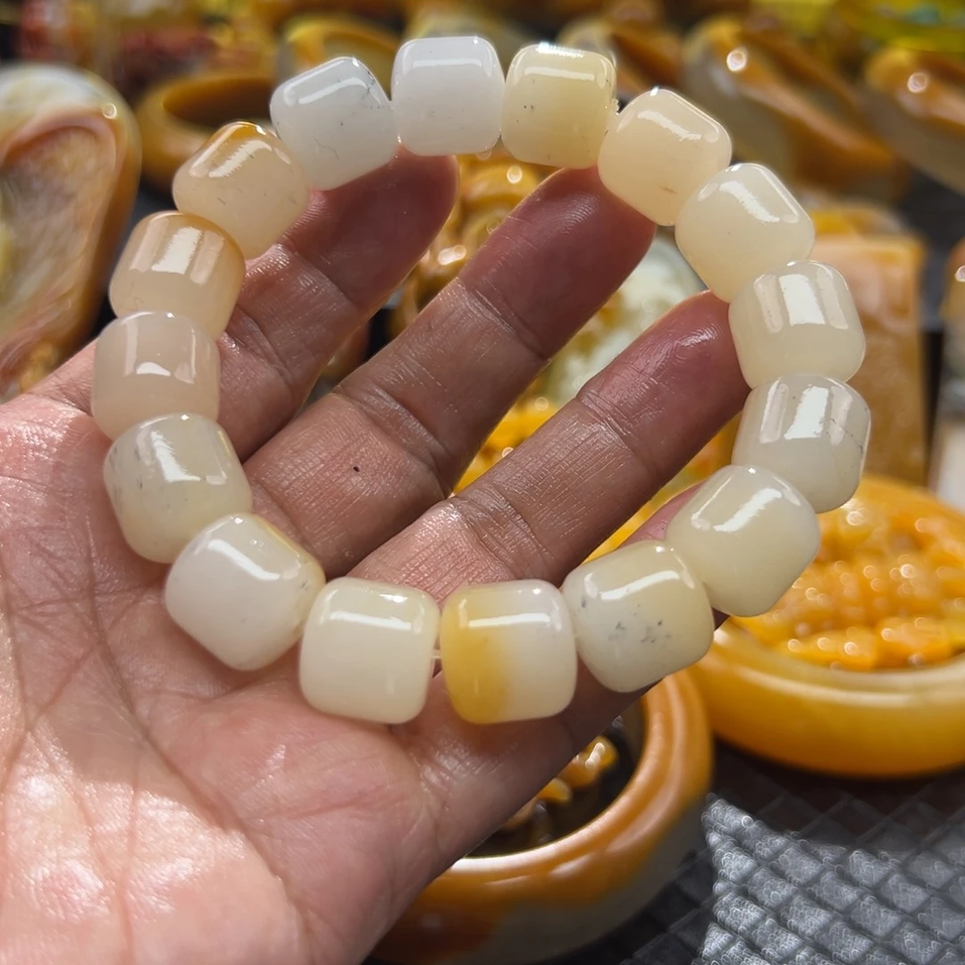 石英质玉未镶嵌颈饰