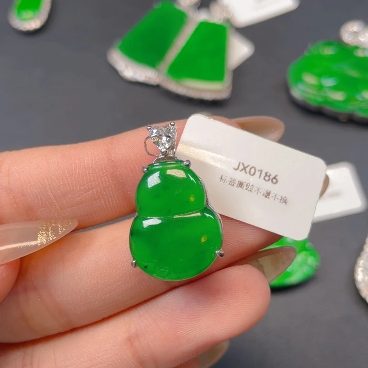 【闪购商品】翡翠银S925镶嵌颈饰O****林翡翠