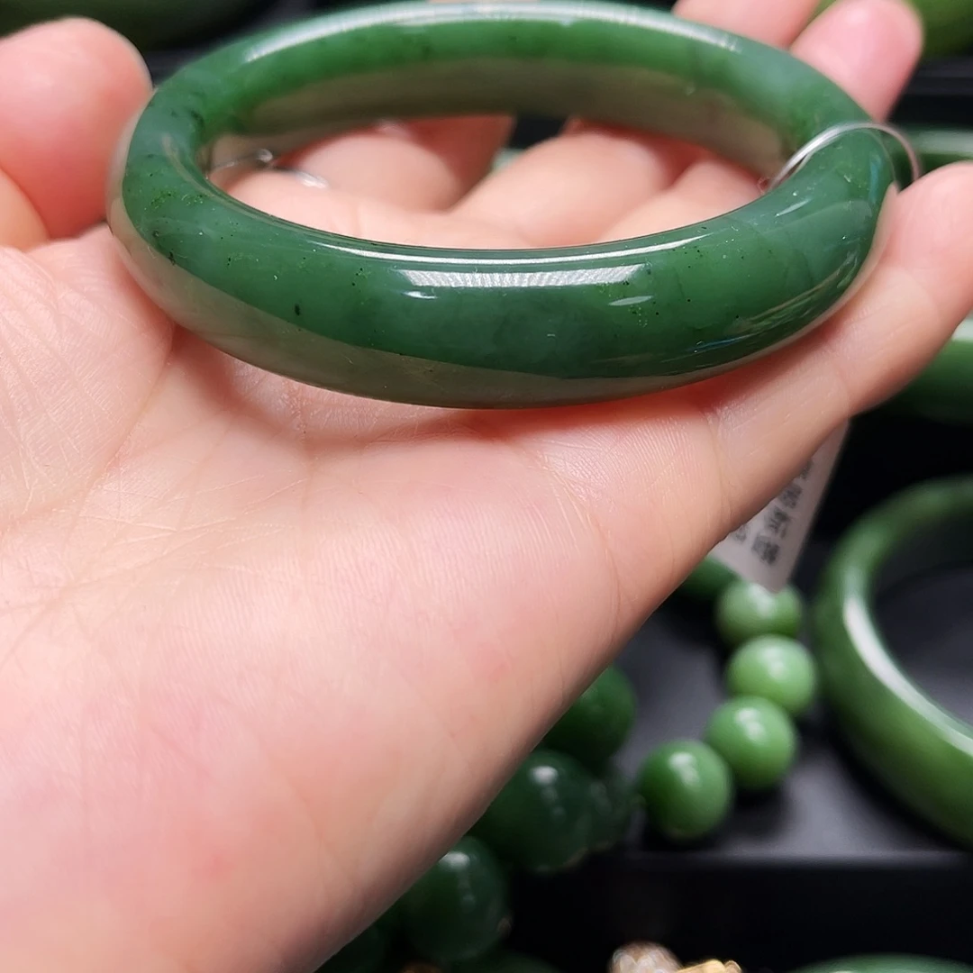 和田玉（碧玉）未镶嵌手镯