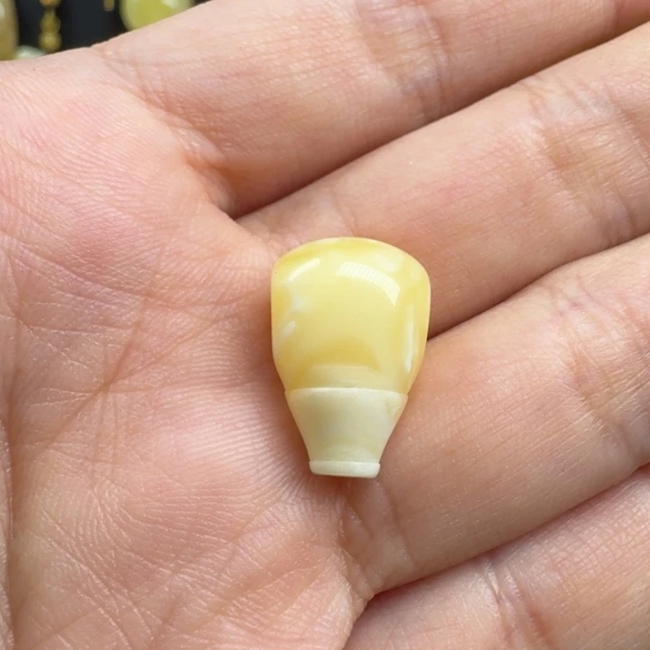 蜜蜡未镶嵌珠宝奇石