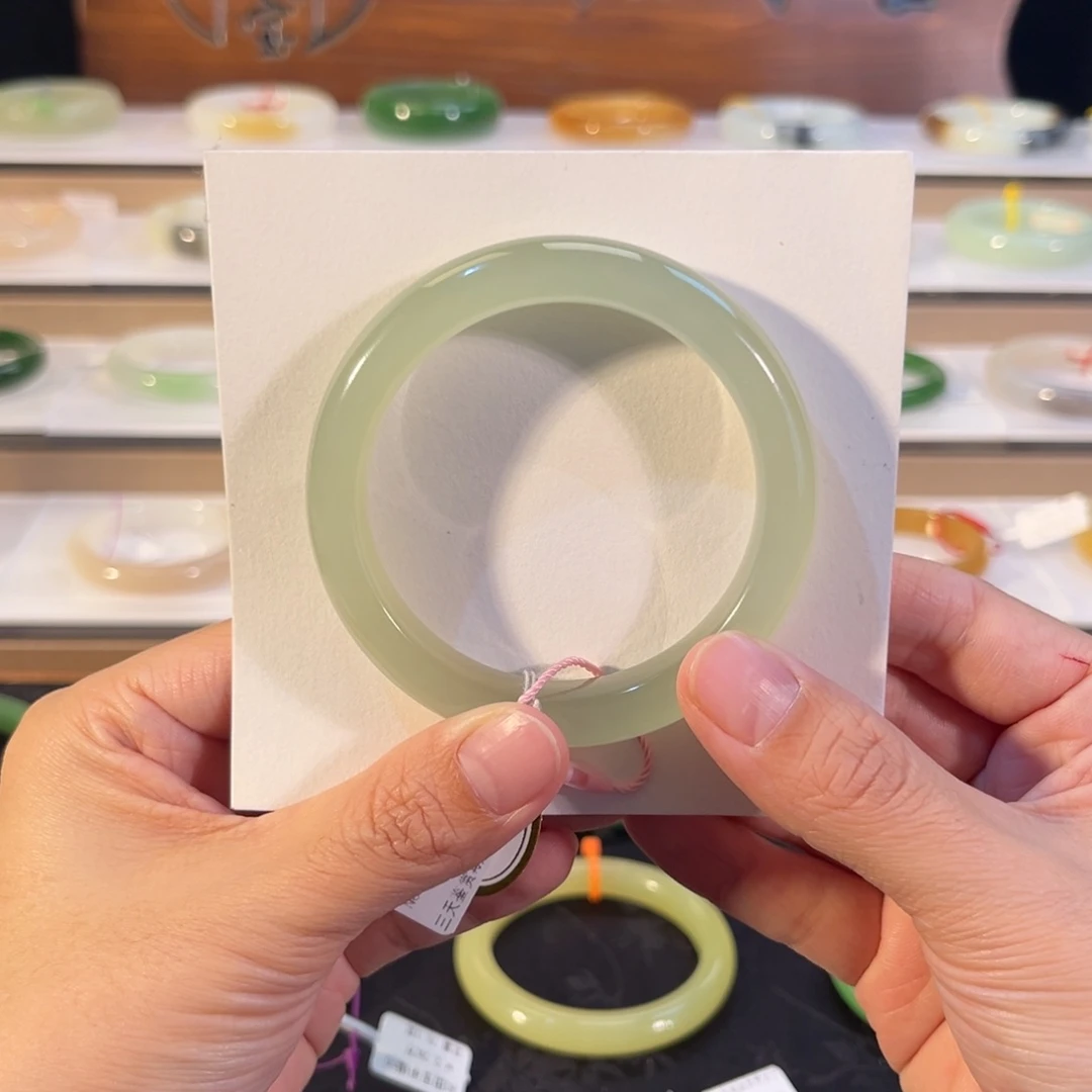 和田玉未镶嵌手镯  「冰晴葡萄肉」