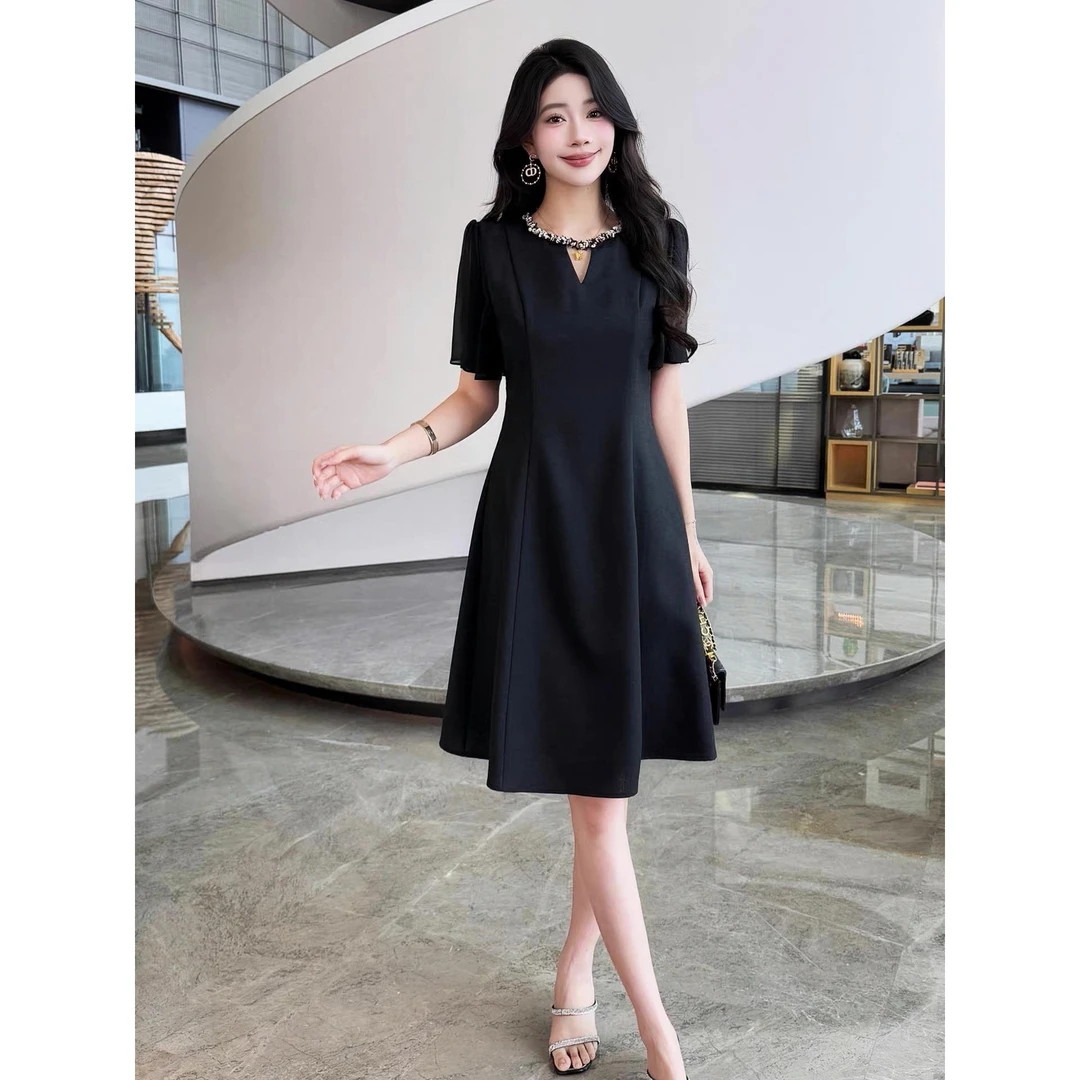 法式高级感气质镶钻小黑裙2025夏季新款轻奢名媛镂空A字裙连衣裙