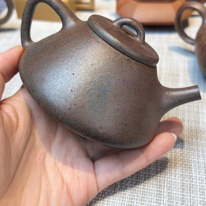 ****行茶壶紫砂微瑕，容量200毫升，柴烧