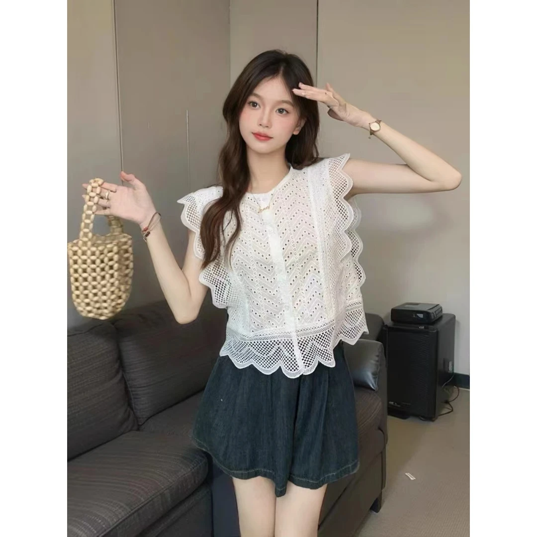 韩系蕾丝钩花飞飞袖衬衫女夏季新款复古绝美镂空无袖小上衣娃娃衫