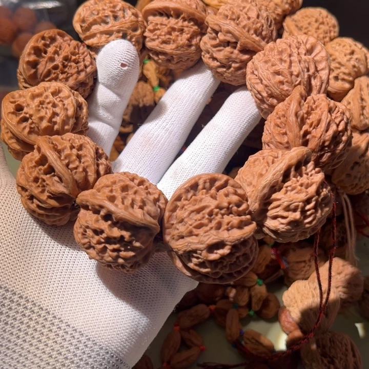 文玩核桃手串…………45