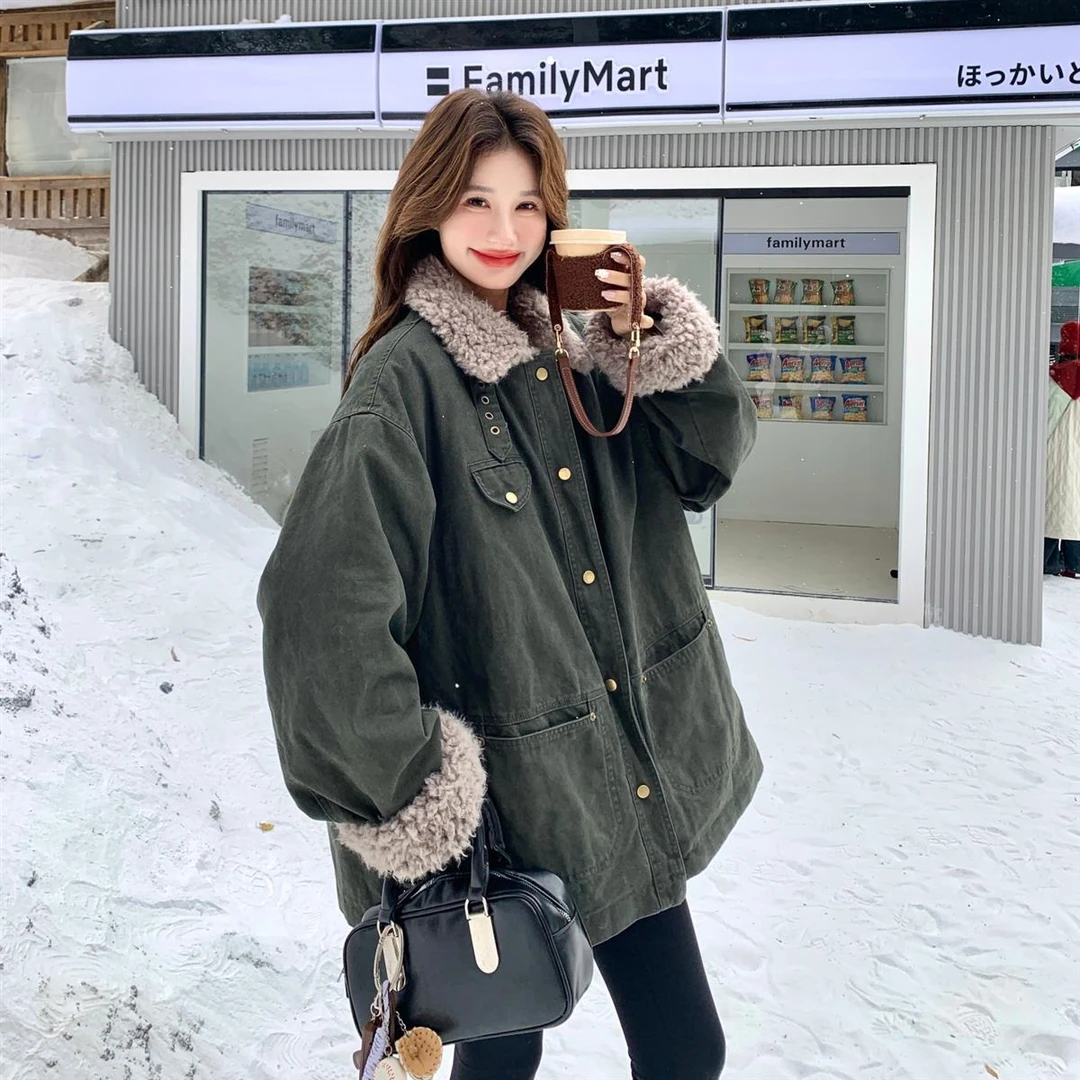 复古时尚翻领羊羔毛拼接派克外套女2025冬季新款加厚皮毛一体棉服
