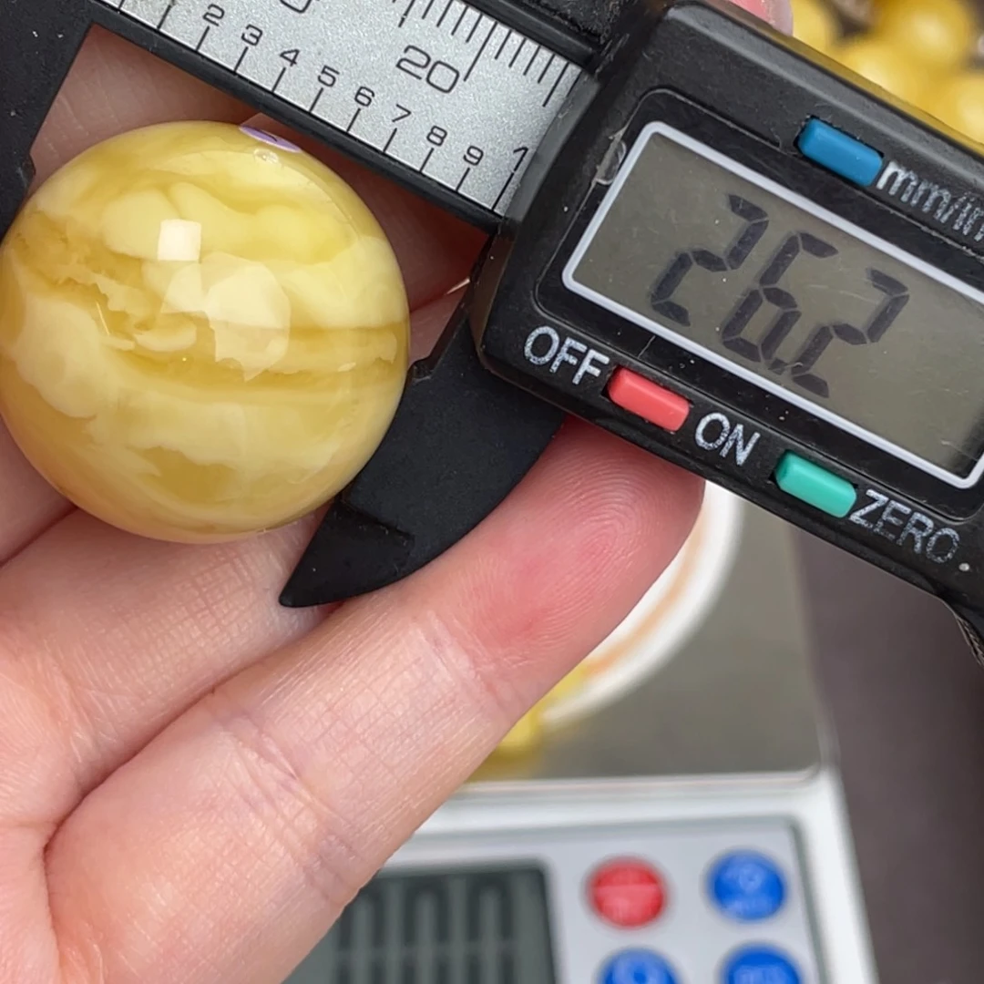 未镶嵌琥珀裸石微瑕214