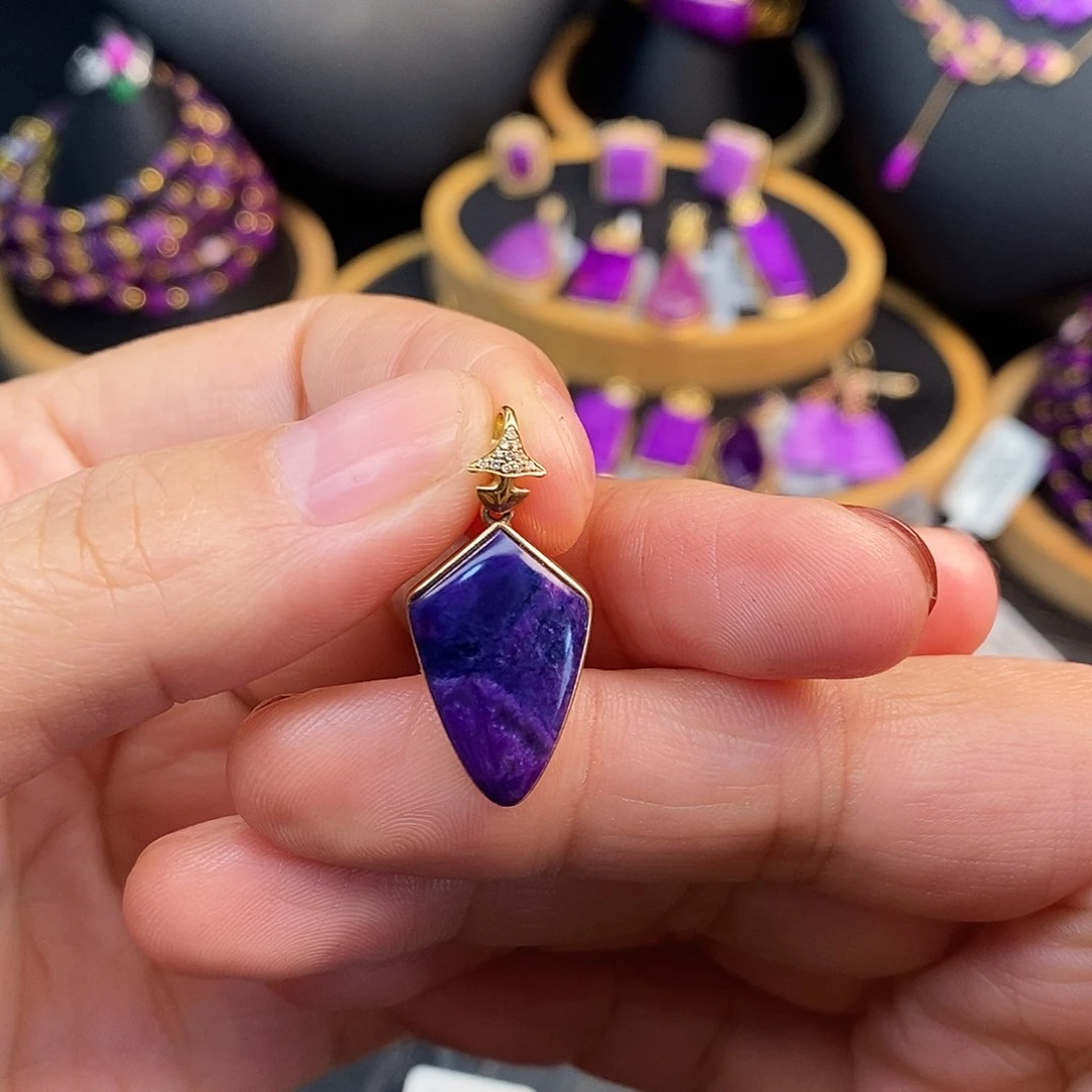 苏纪石（舒俱来）18K金镶嵌吊坠